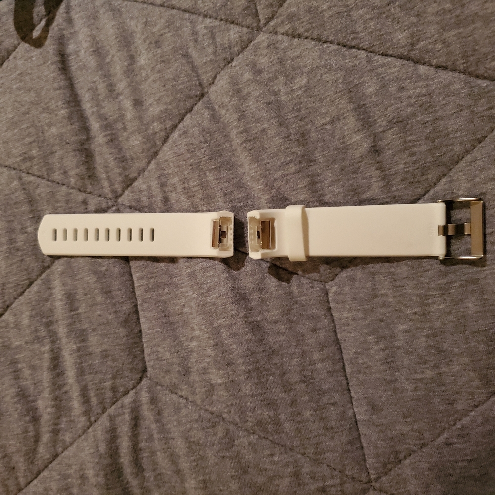 Extra Fitbit bands - Picture 6 of 8